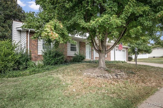 413 Ken Drive, St Charles, MO 63301