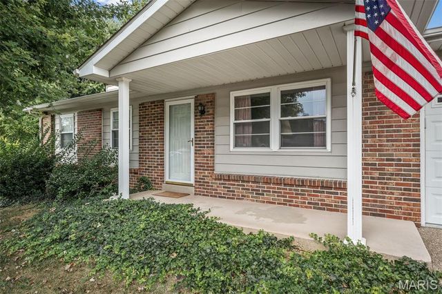 413 Ken Drive, St Charles, MO 63301