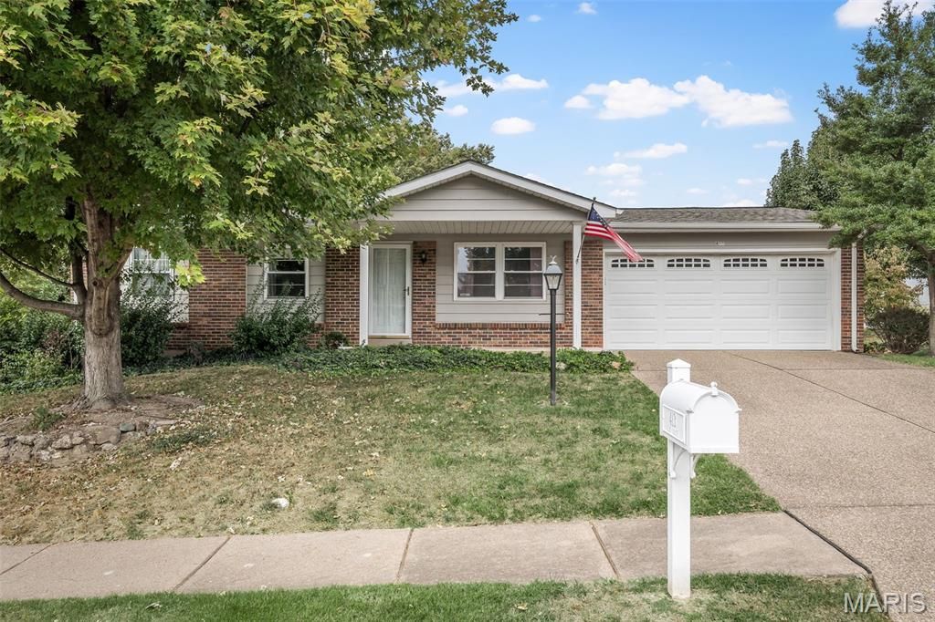 413 Ken Drive, St Charles, MO 63301