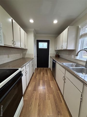 15130 Roach Drive, Linden, MI 48451