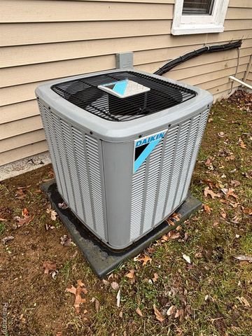 15130 Roach Drive, Linden, MI 48451