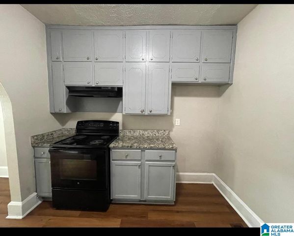 607 11TH AVENUE, Midfield, AL 35228