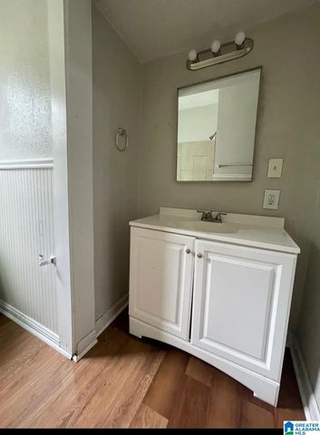 607 11TH AVENUE, Midfield, AL 35228