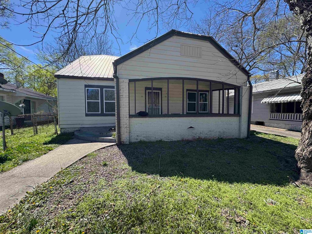 607 11TH AVENUE, Midfield, AL 35228
