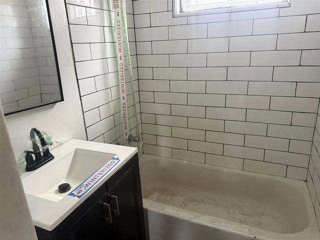 7560 Prospect Avenue, Warren, MI 48091