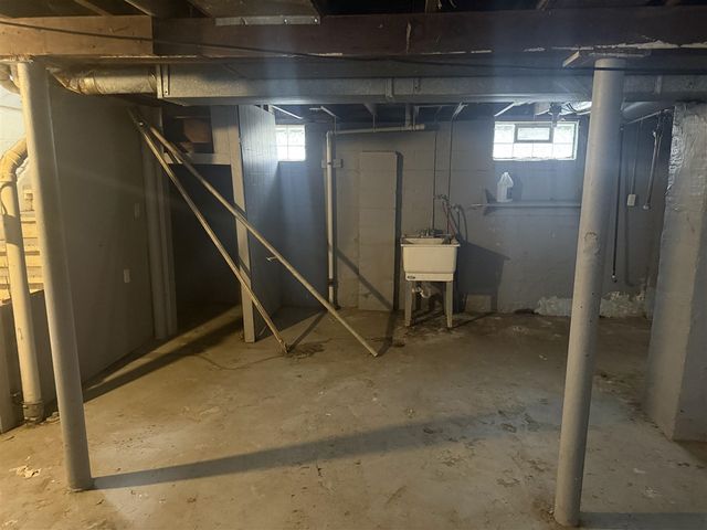 7560 Prospect Avenue, Warren, MI 48091