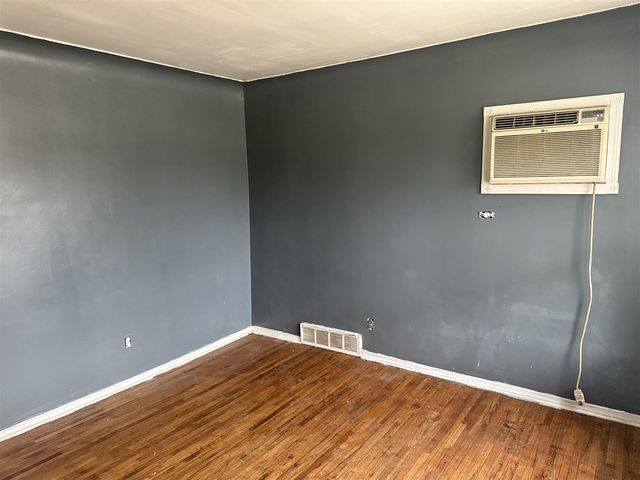 7560 Prospect Avenue, Warren, MI 48091