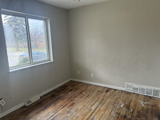 7560 Prospect Avenue, Warren, MI 48091