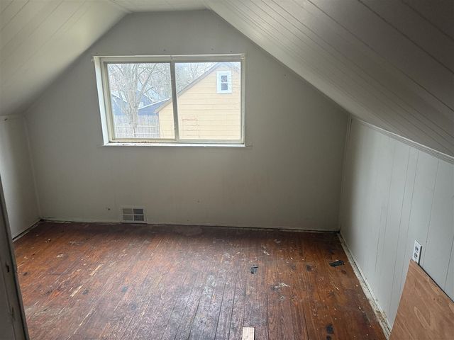 7560 Prospect Avenue, Warren, MI 48091