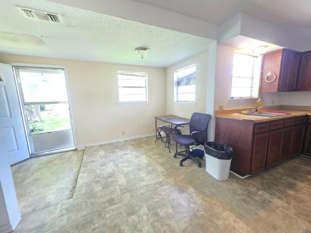 2600 Avenue F, Bay City, TX 77414