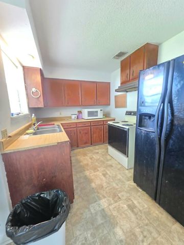 2600 Avenue F, Bay City, TX 77414