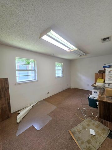 2600 Avenue F, Bay City, TX 77414