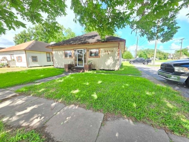 2600 Avenue F, Bay City, TX 77414