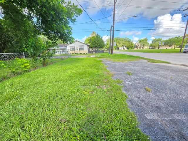 2600 Avenue F, Bay City, TX 77414