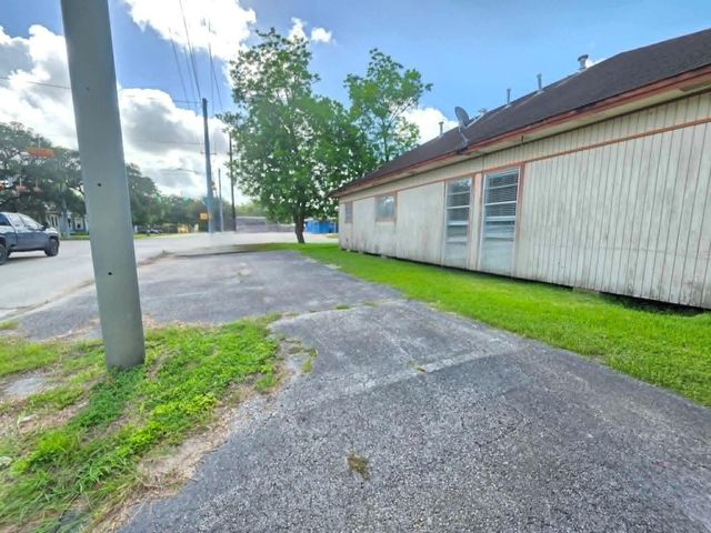 2600 Avenue F, Bay City, TX 77414