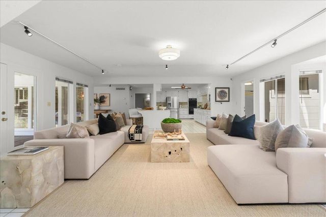 14721 Live Oak Lane, Saratoga, CA 95070