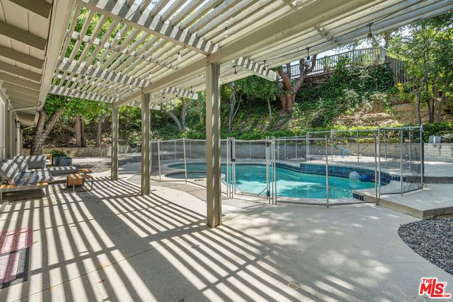 3641 Woodcliff Road, Los Angeles, CA 91403