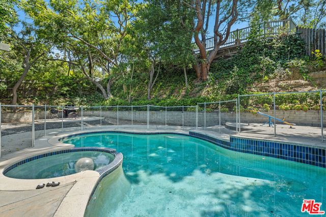 3641 Woodcliff Road, Los Angeles, CA 91403