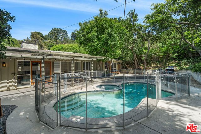 3641 Woodcliff Road, Los Angeles, CA 91403