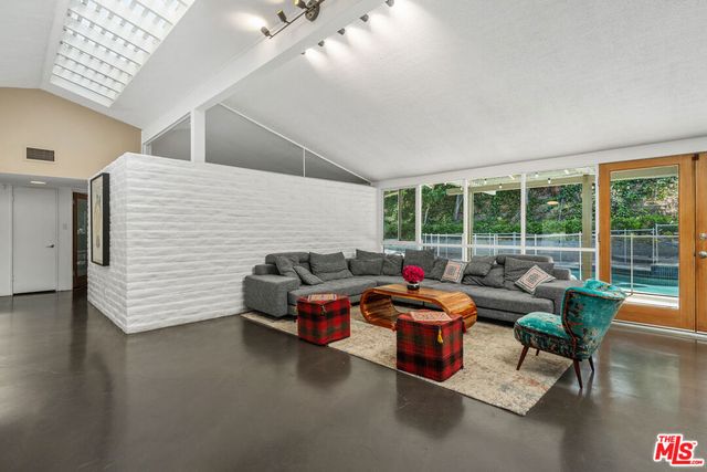 3641 Woodcliff Road, Los Angeles, CA 91403