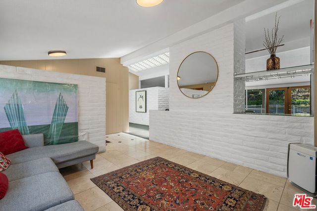 3641 Woodcliff Road, Los Angeles, CA 91403