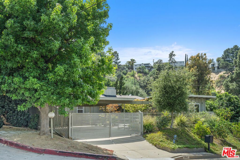 3641 Woodcliff Road, Los Angeles, CA 91403