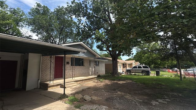4200 Arrowwood Drive, Fort Worth, TX 76115