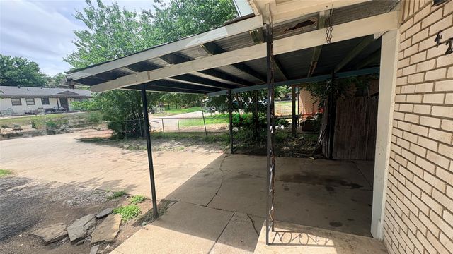 4200 Arrowwood Drive, Fort Worth, TX 76115