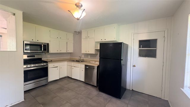 4200 Arrowwood Drive, Fort Worth, TX 76115