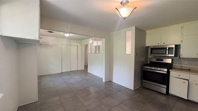 4200 Arrowwood Drive, Fort Worth, TX 76115