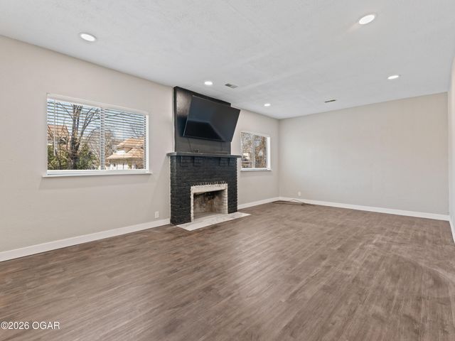 219 N Moffet Avenue, Joplin, MO 64801