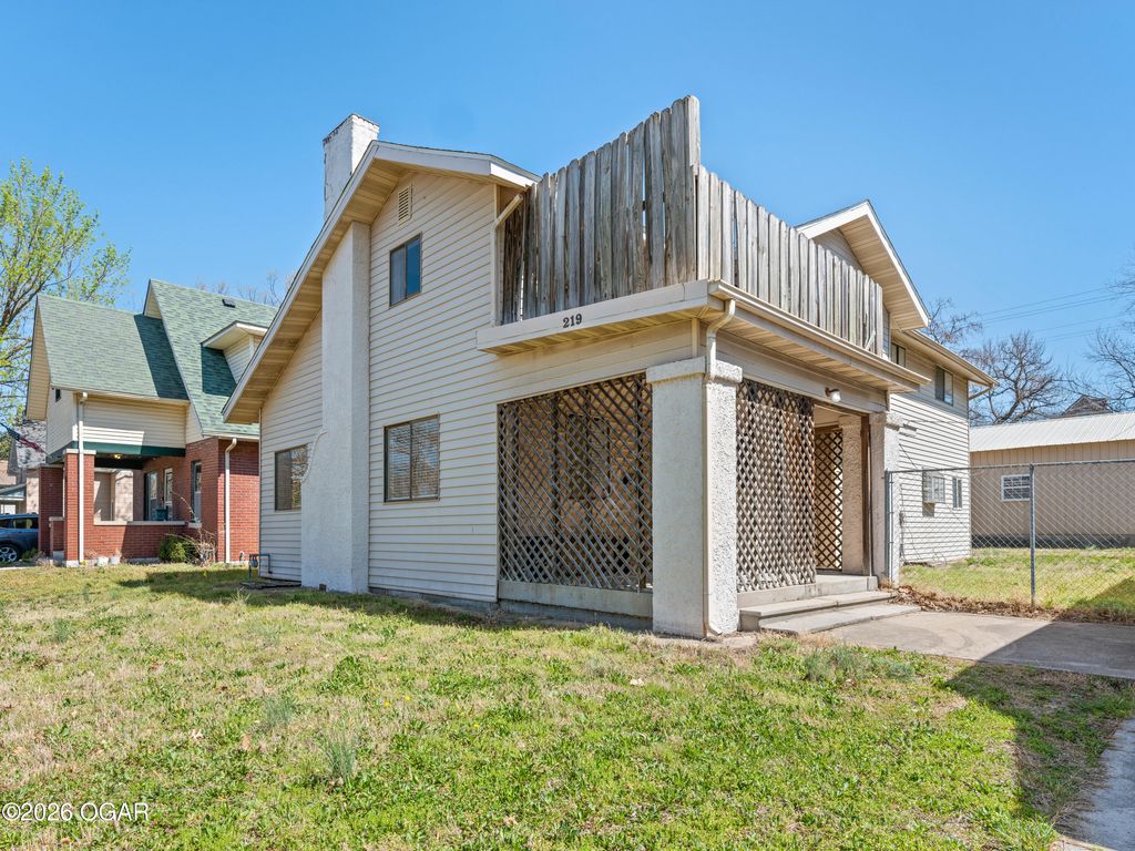 219 N Moffet Avenue, Joplin, MO 64801