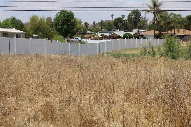 18 Avenida De Los Flores, Menifee, CA 92587