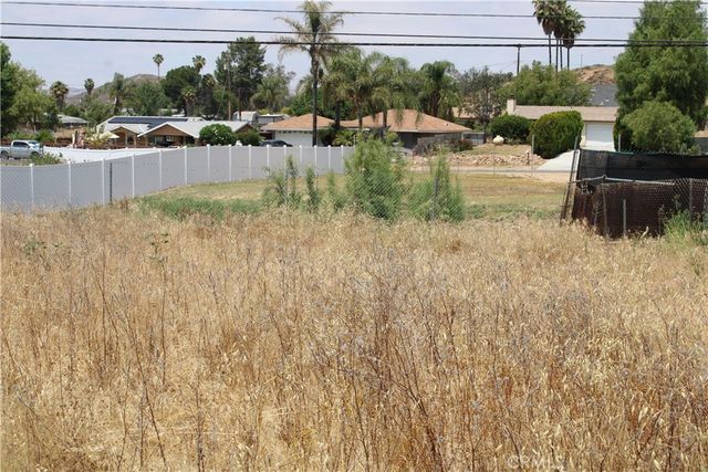 18 Avenida De Los Flores, Menifee, CA 92587
