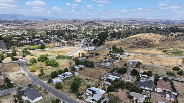 18 Avenida De Los Flores, Menifee, CA 92587