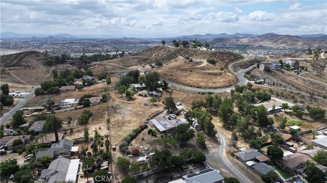 18 Avenida De Los Flores, Menifee, CA 92587