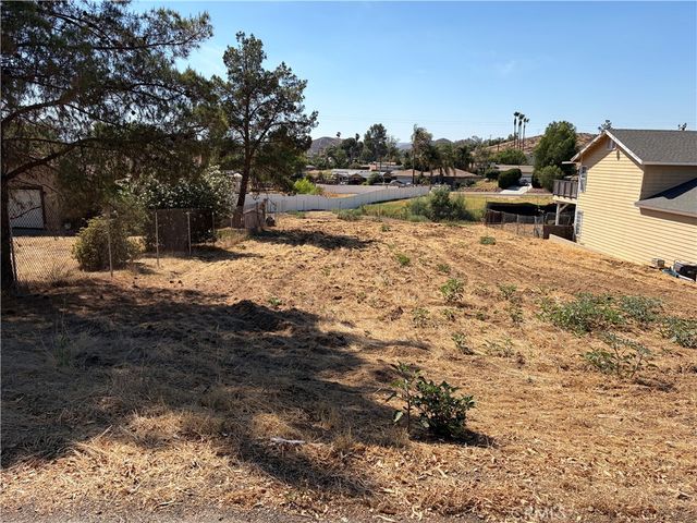 18 Avenida De Los Flores, Menifee, CA 92587