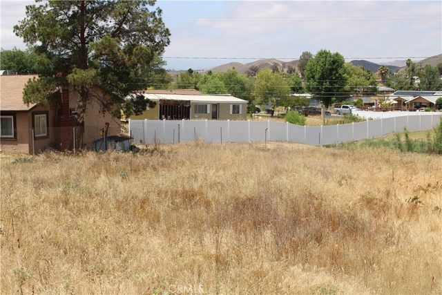 18 Avenida De Los Flores, Menifee, CA 92587