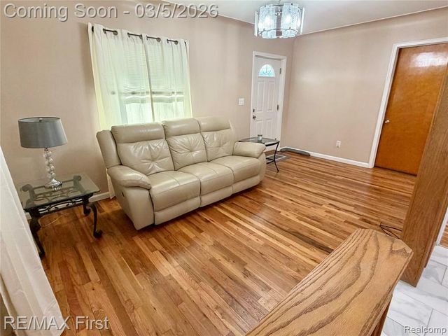 27304 Delton, Madison Heights, MI 48071