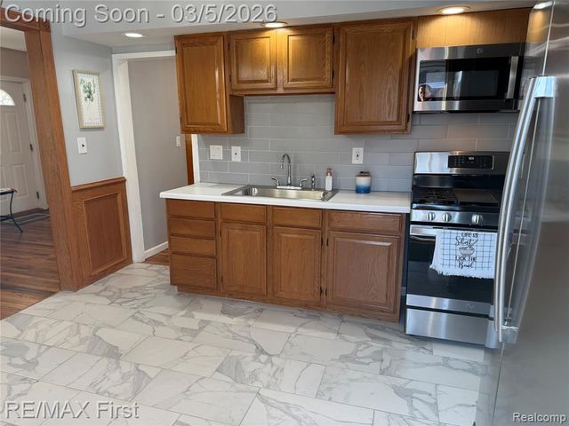 27304 Delton, Madison Heights, MI 48071