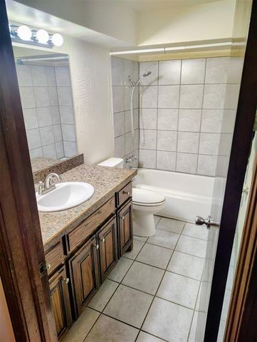 1000 N Doris Avenue, Newcastle, OK 73065