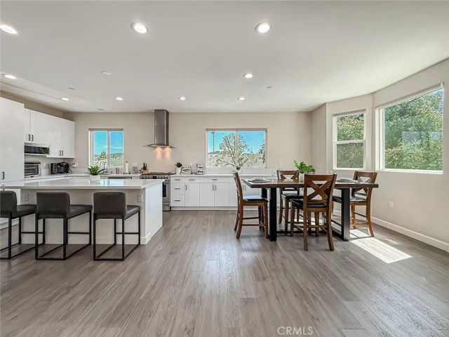 946 Warwick, Thousand Oaks, CA 91360