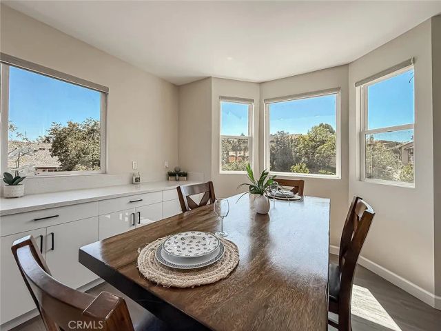 946 Warwick, Thousand Oaks, CA 91360