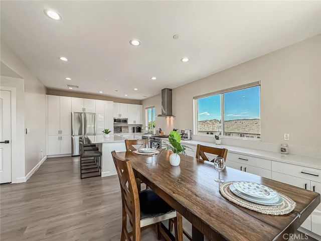 946 Warwick, Thousand Oaks, CA 91360