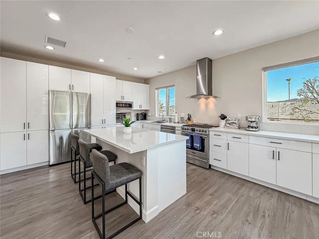 946 Warwick, Thousand Oaks, CA 91360