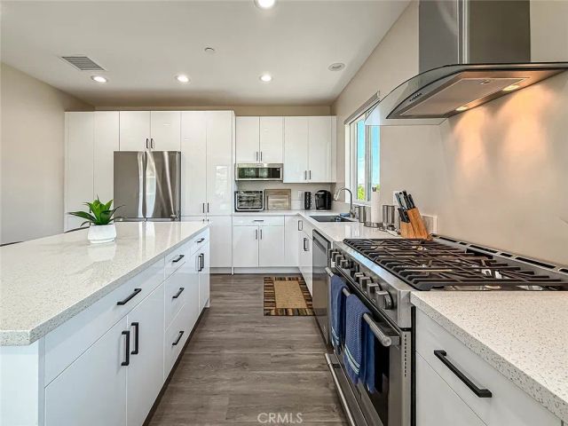 946 Warwick, Thousand Oaks, CA 91360