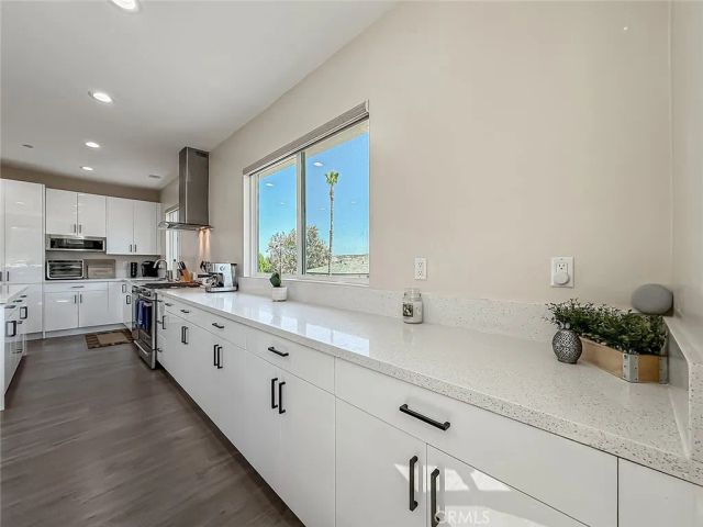 946 Warwick, Thousand Oaks, CA 91360