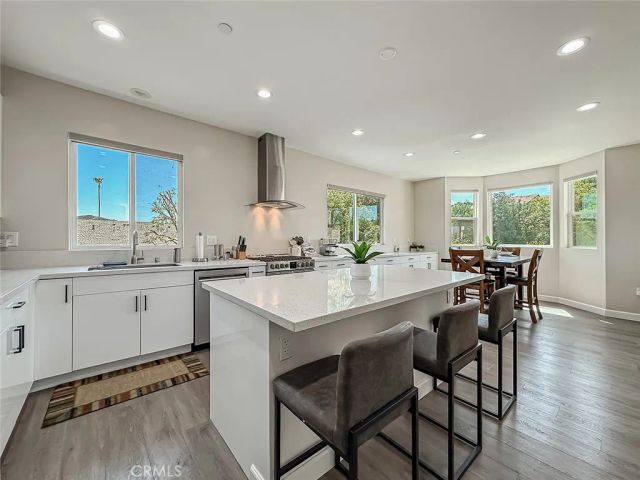 946 Warwick, Thousand Oaks, CA 91360