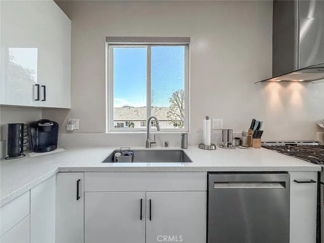 946 Warwick, Thousand Oaks, CA 91360