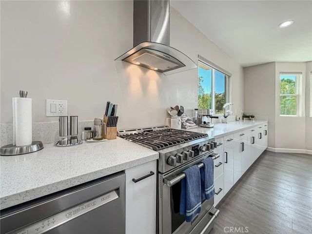 946 Warwick, Thousand Oaks, CA 91360